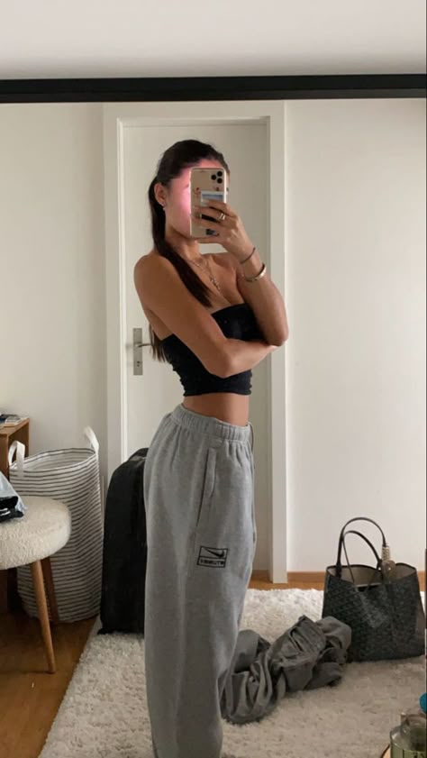 Jogging Bottoms Outfit, Stussy Sweatpants, Jogger Fits, Stussy Joggers, Workout Inspo, Summer Goals, Jogging Bottoms, Summer Outfit Inspiration, Comfy Outfits