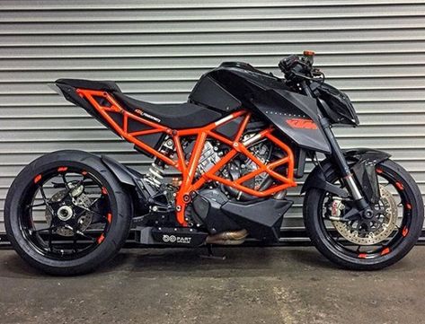 Ktm Super Duke, Moto Scrambler, Duke Bike, Super Duke, Ktm Motorcycles, Custom Street Bikes, Ktm 690, Motorcycle Photography, Bike Pic