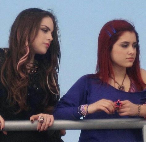 Ariana Grande On Victorious, Elizabeth Gillies And Ariana Grande, Victorious Cat, Jade Victorious, Ariana Grande Victorious, Uk Icon, Victorious Cast, Jade West, Liz Gillies