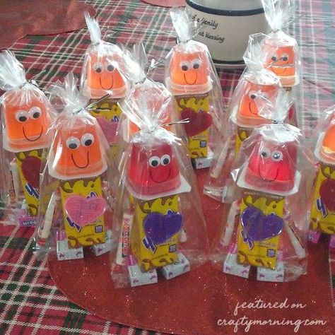 I Heart Arts n Crafts Robot Snacks, Snacks For Kids To Make, Classroom Birthday Treats, Valentine Robot, Valentines Robots, Valentine Classroom, Valentines Diy Kids, Valentines Snacks, Crafty Morning