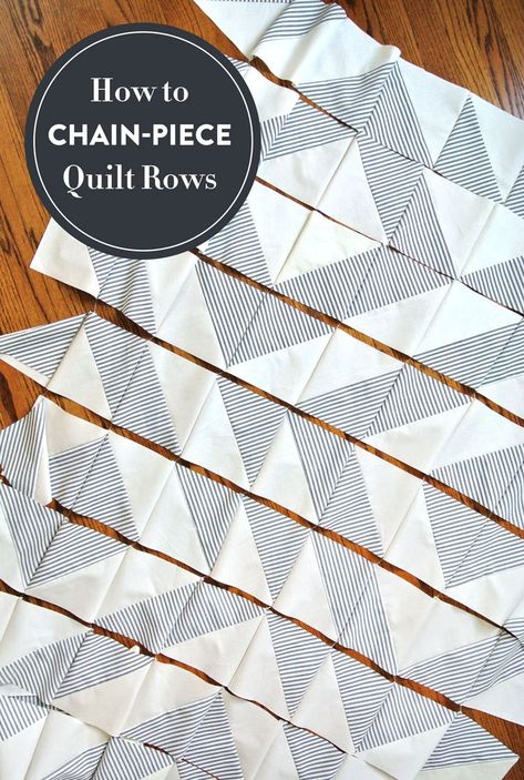 Quilting Tutorial, Quilting 101, Quilt Modernen, Half Square Triangle Quilts, Beginner Sewing Projects Easy, Triangle Quilt, Modern Quilt Patterns, Diy Quilt, Quilting Techniques