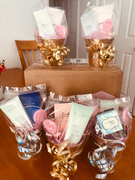 Mary Kay Basket Ideas, Facial Boxes Mary Kay Diy, Mary Kay Valentines Ideas Gift Baskets Satin Hands, Satin Lips Mary Kay Gift Ideas, Mary Kay Pampering Package, Mary Kay Stocking Stuffers 2022, Perfume And Lotion, Mary Kay Facial, 10 Mayo