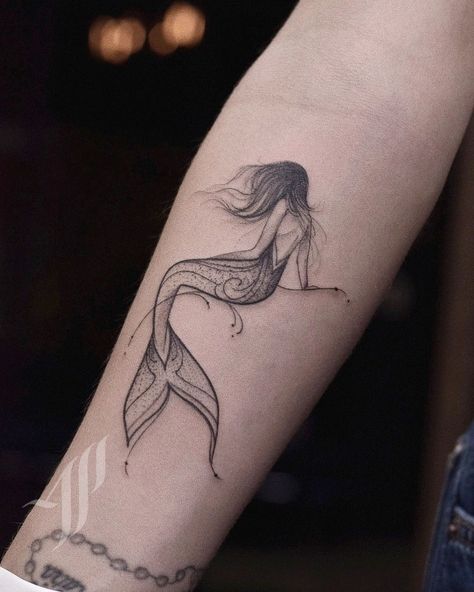 Sereia | ... Small Mermaid Tattoo, Mermaid Tattoo Designs, Bunny Tattoos, Tatuaje A Color, Mermaid Tattoo, Mermaid Tattoos, Wrist Tattoos For Women, Thigh Tattoos Women, Small Arms