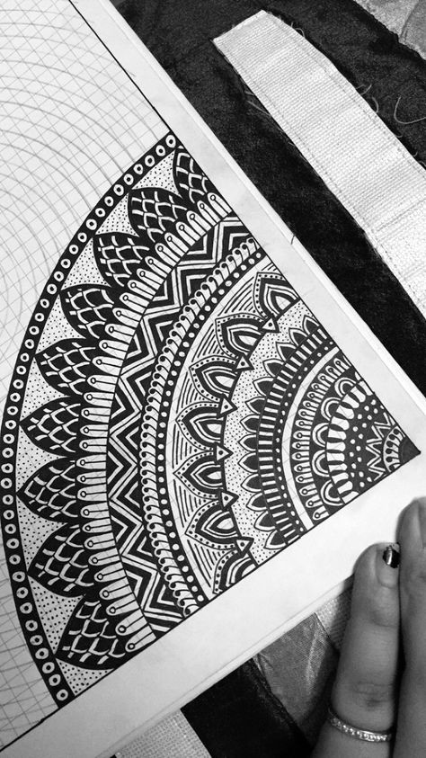 Mandala Corner Designs, Mandala Drawing Corner, Corner Mandala Art, Madla Art, Corner Mandala Design, Corner Mandala, Unique Mandala Drawing, Pen Mandala, Simple Mandala Design