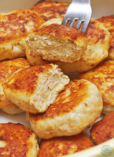 Russian Chicken, Russian Dishes, Eastern European Recipes, Ukrainian Recipes, Chicken Patties, European Cuisine, European Food, Russian Recipes, Poultry Recipes