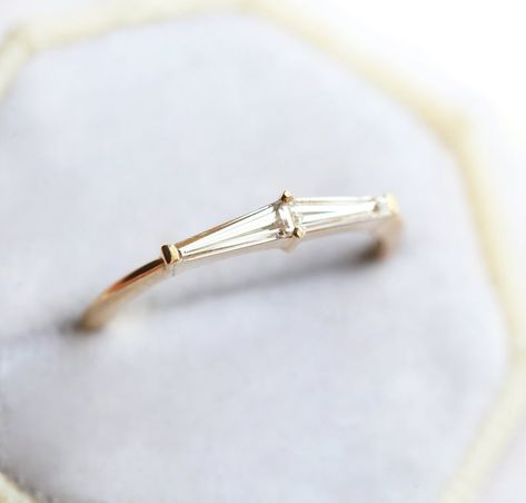 Modern Tapered Baguette Diamond Ring 18k Gold Diamond - Etsy Australia Baguette Diamond Ring, Baguette Engagement Ring, Gold Diamond Engagement Ring, Baguette Diamond Rings, Gold Diamond Engagement Rings, Baguette Ring, Buying An Engagement Ring, Unique Diamond Rings, Moissanite Wedding Rings