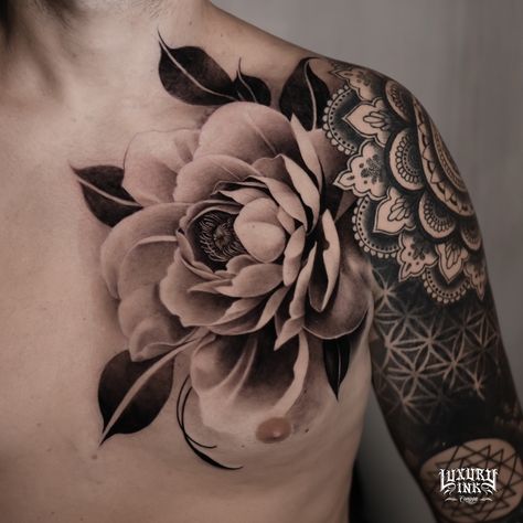 INCREDIBLE FLOWER REALISM TATTOO DONE BY YOGI @LUXURYINKFINELINE DONE USING @eztattooing @cheyenne_tattooequipment @radiantcolorsink @balmtattooindo 💥DM US FOR YOUR FREE CONSULTATION TODAY💥 ▪️WORLDWIDE FAMOUS ARTISTS ▪️PRIVATE LUXURY LOCATION ▪️PACKAGES AVAILABLE ON REQUEST ▪️INTERNATIONAL AWARD WINNING ▪️CUSTOM DESIGNS ▪️VEGAN INK ▪️INTERNATIONAL HYGIENE STANDARDS ▪️SPONSORED BY THE BEST NAMED BRANDS WORLDWIDE FB/INSTA - @luxuryinkbali @luxuryinkcanggu @luxuryinkjakarta 📲 W/A +62 821... Realism Tattoos For Women, Flower Realism Tattoo, Realism Flower Tattoo, Rose Chest Tattoo, Floral Back Tattoos, Backpiece Tattoo, Hyper Realistic Tattoo, Tattoo Shading, 4 Tattoo