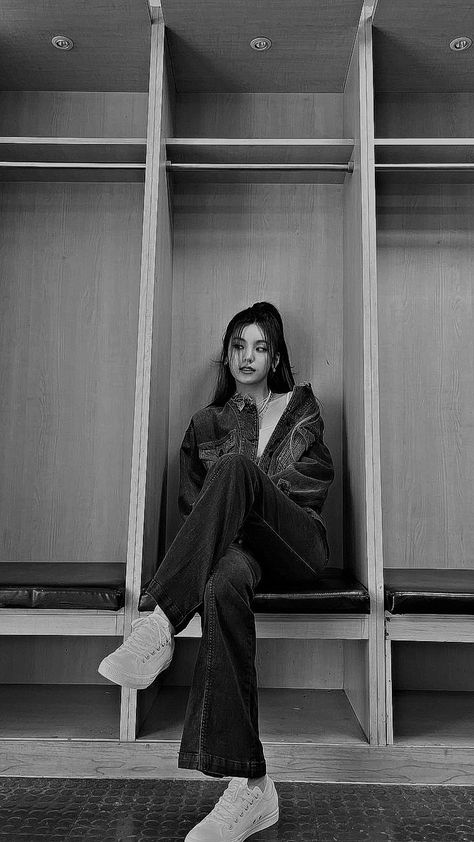 Yeji Pp, Yeji Dark, Aesthetic Era, Kpop Backgrounds, Artsy Photography, Itzy Yeji, Wattpad Covers, Black And White Wallpaper, Black N White