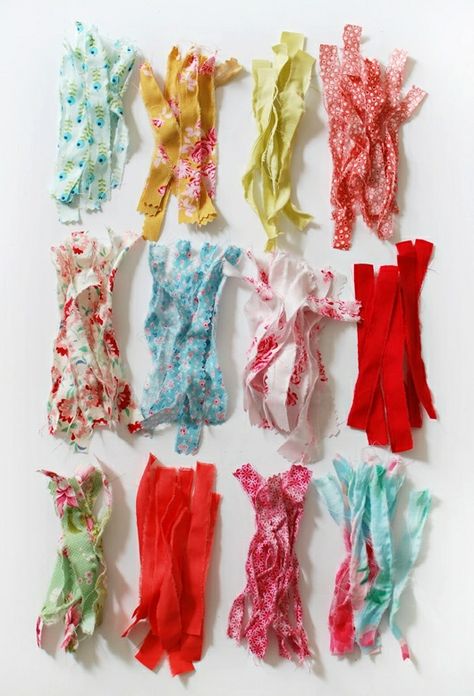 Make Me: Pretty Scrap Fabric Tassels http://decor8blog.com/2013/09/18/make-me-pretty-scrap-fabric-tassels/ Diy Tassel Necklace, Fabric Tassels, Tassels Tutorials, Tassel Crafts, How To Make Tassels, Scrap Fabric Crafts, Scrap Fabric Projects, Diy Tassel, Scrap Fabric