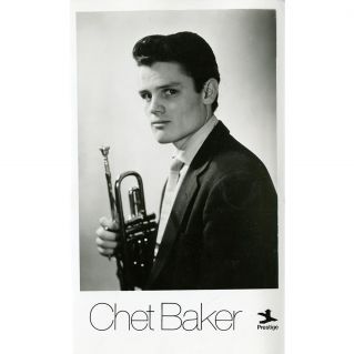 Chet Baker Astrud Gilberto, Arte Jazz, Jazz Trumpet, Chet Baker, Trumpet Player, Trumpet Players, Blues Musicians, Jazz Artists, Cool Jazz