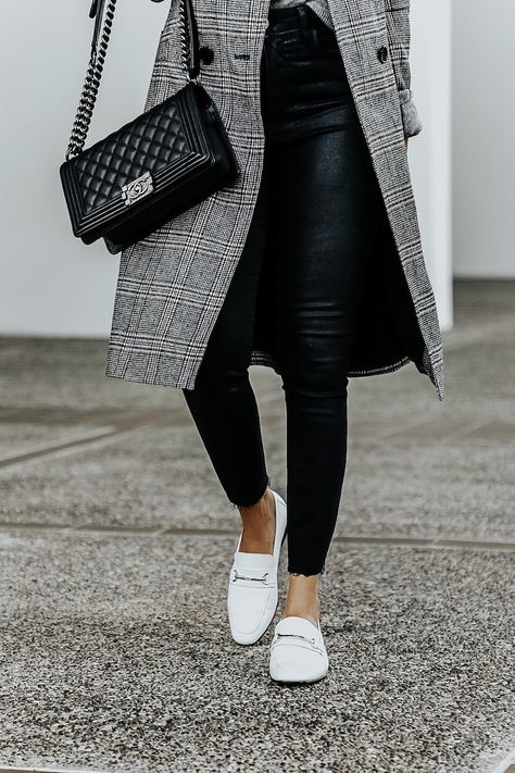 Loafers For Women Outfit Winter, White Loafers Outfit Women, White Loafers Outfit, Loafers Outfit Women, Black Loafers Outfit, Loafers For Women Outfit, Loafer Outfits, White Shoes Outfit, White Loafers