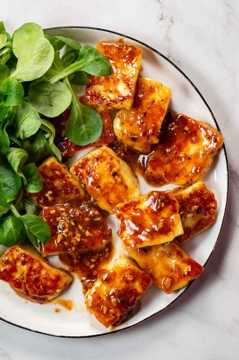 Halloumi Side Dish, Honey Halloumi, Indian Food Catering, Haloumi Recipes, Fried Halloumi, Halloumi Cheese, Vegetarian Mains, Halloumi Salad, Vegetable Skewers