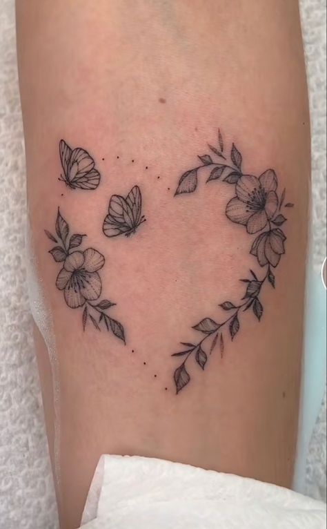 Maching Tattoos, Small Heart Tattoos, Girl Arm Tattoos, Petite Tattoos, Mother Tattoos, Heart Tattoo Designs, Wrist Tattoos For Women, Cute Tattoos For Women, Discreet Tattoos