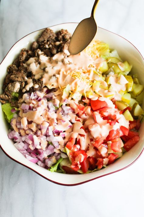 Turkey Burger Salad, Hello Yummy, Cheeseburger Salad Recipe, Ground Turkey Burgers, Burger Salad, Turkey Salad, Thousand Island, Turkey Burger Recipes, Thousand Island Dressing