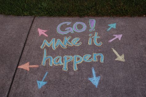 Chalk Messages Sidewalk, Sidewalk Chalk Art Ideas For Graduation, Chalk Inspiration Sidewalk, Chalk The Walk School, Back To School Chalk The Walk, Motivational Chalk Art, Inspiring Chalk Art, Positive Sidewalk Chalk Messages, Positive Chalk Art