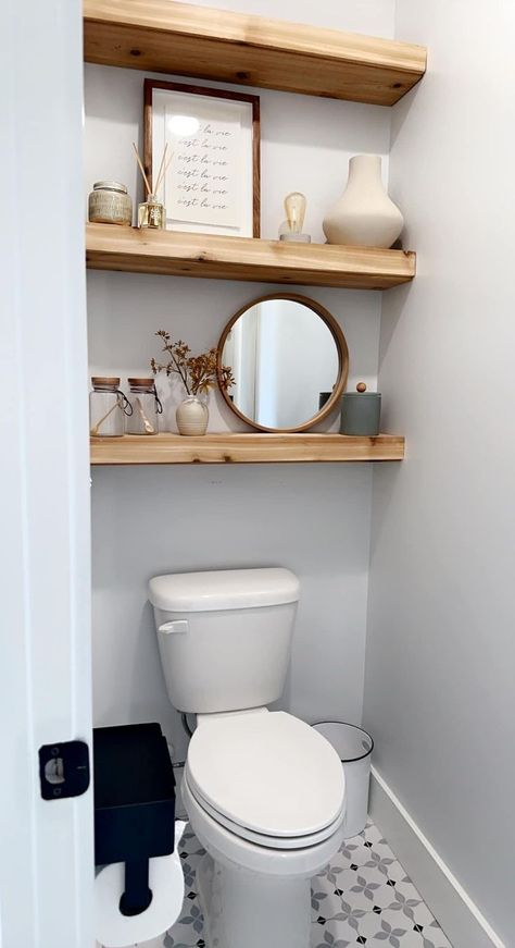 Shelves Small Toilet, Small Bathroom Ideas Toilet Only, Boho Small Toilet, Single Toilet Renovation, Beige Downstairs Toilet, Narrow Guest Toilet, Small Loo Ideas, Cloakroom Toilet Ideas Downstairs Loo, Wc Chic