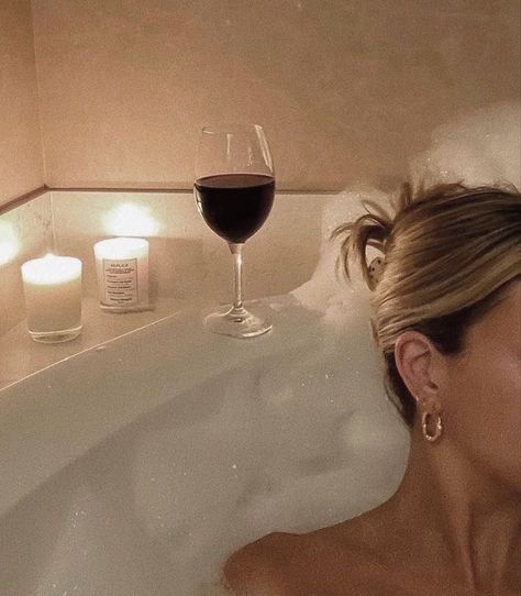 Bath Selfie Aesthetic, Aesthetic Bath Pics, Wine Bathtub Aesthetic, Wine In Bathtub Aesthetic, Staycation Aesthetic Couple, Bathroom Photoshoot Ideas Aesthetic, Bath Aesthetic Girl, Bath Tub Pictures, Bath Time Aesthetic