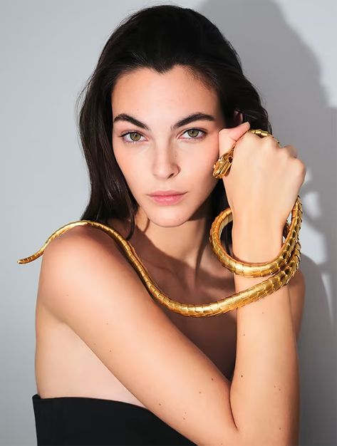 Bulgari Serpenti Watch, Vintage Photography Women, Vittoria Ceretti, Bvlgari Serpenti, High Fashion Jewelry, Confident Woman, Fashion Photoshoot, High Jewelry, Watch Design