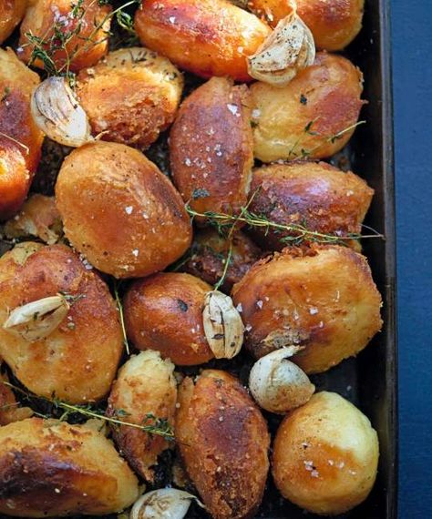 Marcus Wareing’s Ultimate Roast Potatoes Marcus Wareing Recipes, Sunday Roasts, Marcus Wareing, Christmas Side Dish Recipes, Perfect Roast Potatoes, Great British Food, Potato Cakes Recipe, Crispy Roast Potatoes, Christmas Side