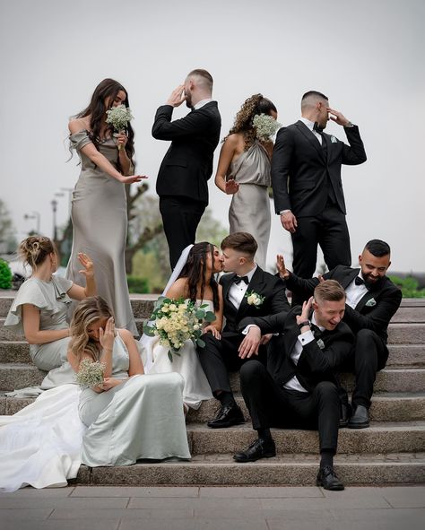 Bridesmaids & Groomsmen - “Oh! C’mon! Behave you two. “ 😄 Another lovely wedding with a beautiful young couple. Magdalena & Andreas . . . . #tvalov #WeddingPhotographyMagic #LoveInFrames #CaptureTheMoment #HappilyEverCaptured #CherishedMemories #PicturePerfectLove #BrideAndGroomMoments #EternalWeddingVows #RomanticShots #WeddingDayDreams Wedding Pictures Group Shots, Wedding Photo Ideas Tall Groom Short Bride, Fun Wedding Pictures Funny, Bride With Groomsmen Pictures, Groomsman Photo Ideas, Bridesmaid And Groomsmen Pictures, Groom And Groomsmen Photos, Wedding Family Portraits, Bridal Party Photoshoot