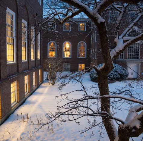 Dartmouth Campus at night 2015 Dartmouth College Aesthetic, The Secret History Aesthetic, College Core, Henry Winter, History Aesthetic, Dartmouth College, Donna Tartt, Brasov, Dark Academia Aesthetic