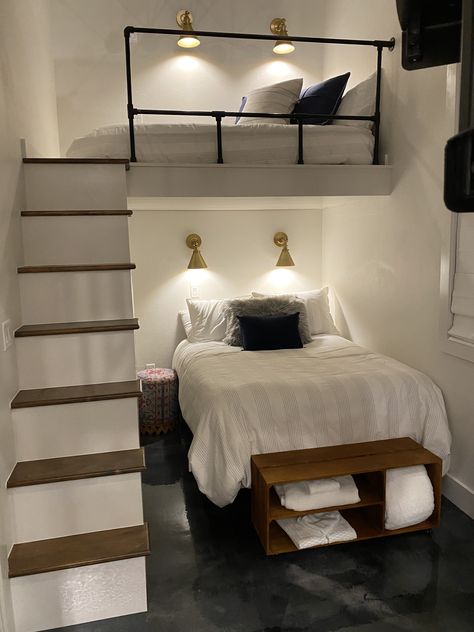 Loafbed Room Ideas, Small Room With Loft Bed, Bunkee House, 2 Beds In One Room Ideas Aesthetic, Tiny Loft House, Loft Type Bedroom, Shared Room Ideas, A Loft Bed, Tiny Loft