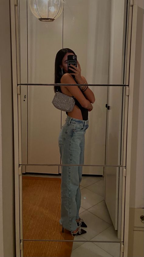 Girls Night Aesthetic, Aesthetic Mirror Selfie, Spiegel Selfie, Check Outfit, High Heels Outfit, Aesthetic Mirror, Mirror Selfie Poses, Selfie Poses Instagram, Pic Pose