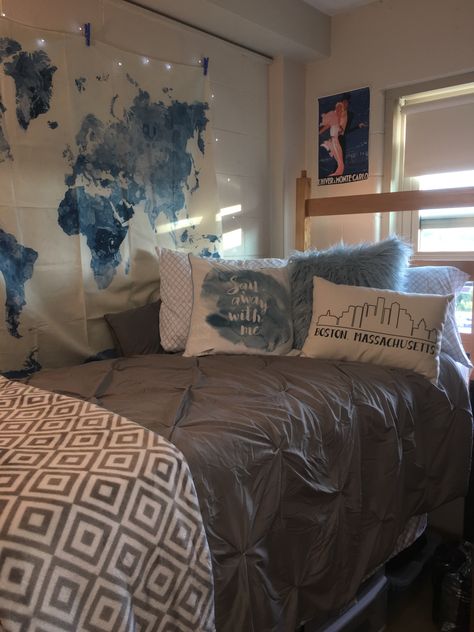 Travel Dorm Room Theme, Bedroom Travel Theme, Ocean Themed Dorm Room, Blue Themed Dorm Room, Teen Bedroom Inspiration, Dorm Things, Travel Themed Bedroom, Dorm Room Themes, Dorm Themes