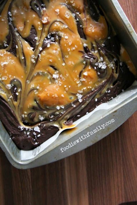 Easy Salted Caramel Fudge Carmel Fudge, Easy Salted Caramel, Fudge Caramel, Salted Carmel, Chocolate And Caramel, Salted Caramel Fudge, Caramel Fudge, Caramel Cookies, Fudge Recipe