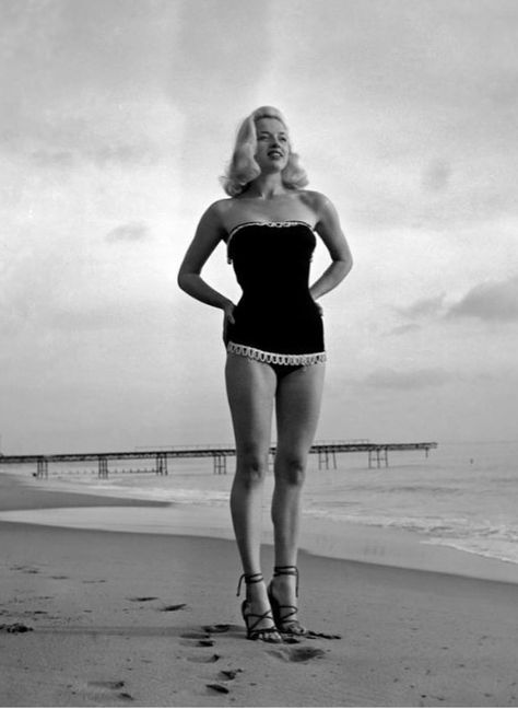 50s Glamour, Diana Dors, Vintage Blog, English Actresses, Swimming Costume, Blonde Bombshell, Vintage Pinup, Vintage Beach, Vintage Hollywood