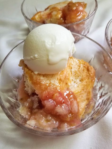 Hot and Cold Running Mom - Just my Stuff: Old Fashioned Strawberry and Rhubarb Pudding Cake Strawberry Rhubarb Pudding Dessert, Rhubarb Bread Pudding, Rhubarb Pudding Cake, Recipes Rhubarb, Spring Eats, Rhubarb Desserts Recipes, Rhubarb Crunch, Rhubarb Dessert, Rhubarb Rhubarb