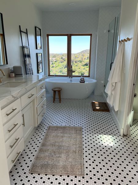 Dining room rug placement