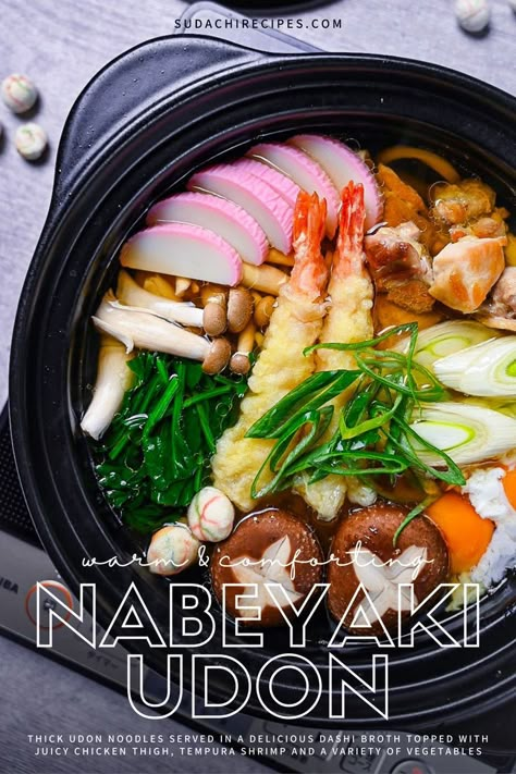 Nabeyaki udon served in a black donabe earthenware pot. Sukiyaki Broth Recipe, Nabeyaki Udon Recipe, Udon Aesthetic, Udon Recipes, Nabeyaki Udon, Udon Soup Recipe, Udon Noodles Recipe, Japanese Udon, Soup Dishes