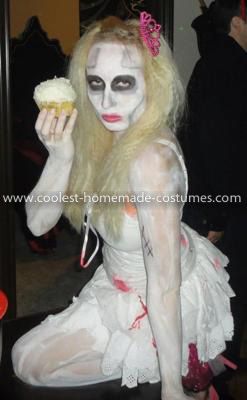 Homemade Zombie Barbie Costume: I wanted to do something scary this year, but with my own twist. Barbie Zombie was born! Zombie Barbie, Costume Zombie, Halloween Sfx, Something Scary, Costume Works, Barbie Costume, Zombie Costume, Homemade Costumes, Costume Women