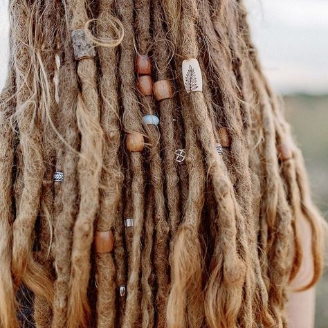 Photo by ❀ Linda | Dread Shop on February 16, 2021. May be an image of one or more people and outdoors. #Regram via @www.instagram.com/p/CLYbk59HvGX/ Dreads With Beads, Dreads Care, Dread Accessories, Long Dreads, Dreadlock Jewelry, Dreadlock Beads, Dread Beads, Dread Hairstyles, Dreadlock Hairstyles