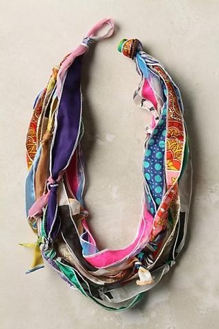 scarf strip necklace 1 Anthropologie Hacks, Anthropologie Inspired, Silk Necklace, Scarf Necklace, Fabric Necklace, Ribbon Necklace, Textile Jewelry, Diy Schmuck, Fabric Jewelry