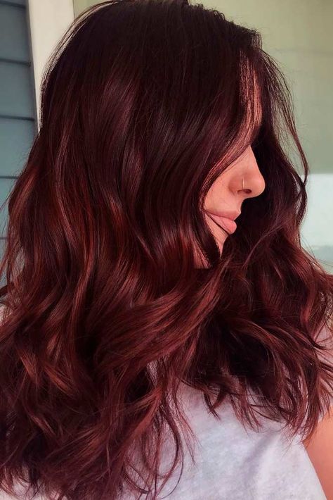 29 Burgundy Hair Styles: Find The Best Shade For Your Skin Tone Pelo Color Vino, Pale Skin Hair Color, Burgundy Hair Color, Hair Color Mahogany, Mahogany Hair, Wine Hair, Red Hair Inspo, Hair Color Burgundy, Dark Red Hair