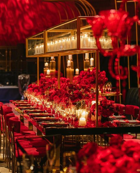 Red Wedding Stage, Wedding Stage Decorations Elegant, Red Wedding Receptions, Red Indian Wedding, Dream Wedding Reception, Luxury Weddings Reception, Red Wedding Theme, Red Rose Wedding, Dream Wedding Decorations