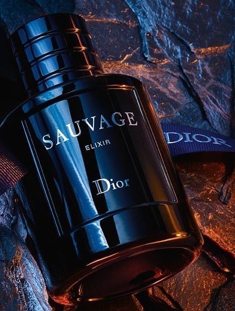 Perfume Luxury, Drinks Pictures, Alcoholic Drinks Pictures, Creative Advertising Photography, Best Perfume For Men, Dior Sauvage, Fragrance Photography, Expensive Perfume, Perfume Photography