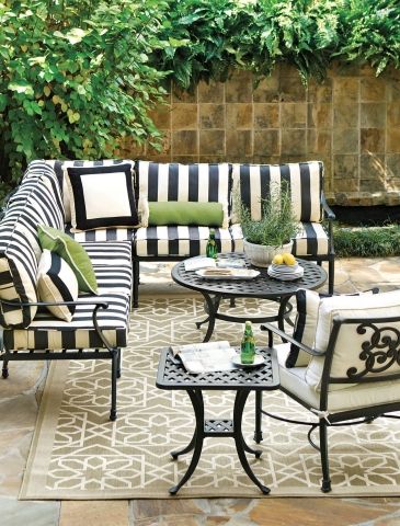 Black-and-white stripes are a fun way to give your patio set a new look. Outdoor Seating Area, Outside Furniture, Outdoor Living Rooms, Outdoor Living Room, Pergola Patio, Decorating Inspiration, Outdoor Patio Decor, Space Decor, Small Patio