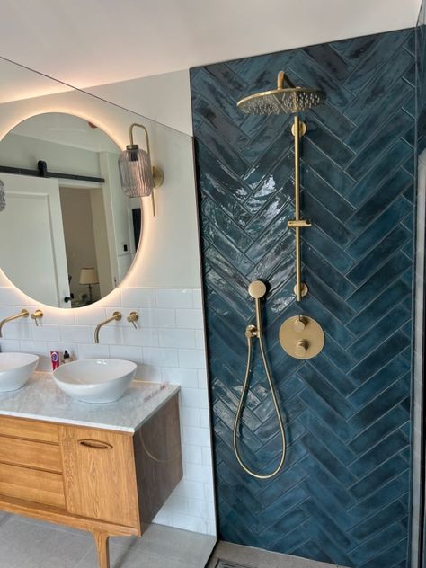 Navy Bathroom Tiles Wall, Blue And Gold Bathroom Tiles, Family Bathroom Blue, Dark Blue Tile Shower Wall, Dark Blue Bathroom Tile Ideas, Navy Blue Tiles Bathroom, Gold And Dark Blue Bathroom, Bathroom Blue And Gold, Bathroom Ideas Blue And Gold