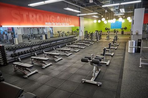 Popular wallet-friendly gym Blink Fitness opens their newest ... Hotel Disney, Sport Architecture, Blink Fitness, Commercial Lighting Design, Disney Boardwalk, Custom Light Fixtures, Planet Fitness, Fitness Business, Sports Performance