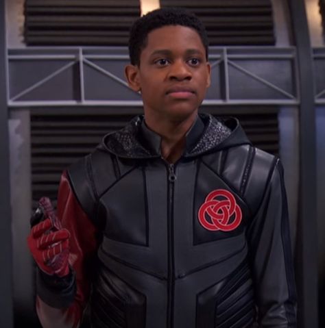 Leo Dooley  #labrats Leo Dooley Lab Rats, Leo Lab Rats, Leo Davenport, Leo Dooley, Tyrel Jackson Williams, Lab Rats Disney, Spy Racers, Chase Davenport, Mighty Med