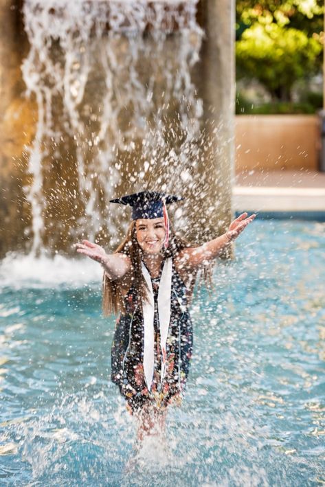 UTSA-Graduation-Pictures-UTSA Senior Pictures at the UTSA Fountain Fountain Graduation Pictures, Utsa Graduation Pictures, Beach Graduation Pictures, Graduate Photos, College Grad Pictures, High School Graduation Pictures, Grad Poses, Cap And Gown Photos, San Antonio Photography