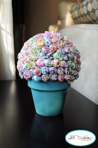 12 Yr Old Girl Birthday Party Ideas | Birthday theme ideas for a 5 year old girl? Lollipop Centerpiece, Candy Topiary, Lollipop Tree, Pot Food, Flower Pot, Homemade Gifts, Lollipop, Kids Birthday Party, Pot Recipes