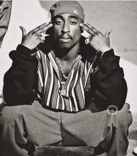 Tupac Fashion, Tupac Artwork, 2pac 90s, Tupac Aesthetic, Rap Tattoo, 2pac Pictures, Rhythm And Poetry, 2pac And Biggie, 2pac Makaveli