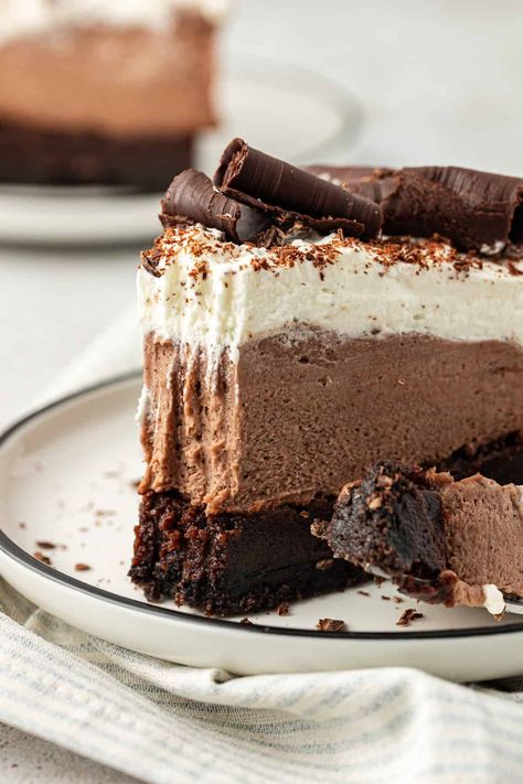 I grew up eating mud pie and have been making this dessert for as long as I can remember. Over the years, I've perfected my recipe using all of my baking experience, into the absolute best version of Mississippi mud pie! Mocha Mud Pie, Easy Mud Pie Recipe, Mississippi Pie, Mississippi Mud Pie Recipe, Dirt Pie, Mud Pie Recipe, Mississippi Mud Pie, Mud Pies, Mississippi Mud