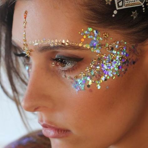 Cheekbones give endless opportunities and ways to add glitter. #waystoaddglitter #highlighting #glittermakeupeyeshadow Glow In The Dark Makeup Ideas, Glow Party Outfit Women, Firework Makeup, Carnaval Inspo, Mardi Gras Makeup, Fireworks Party, Masquerade Makeup, Glitter Bar, Sea Nymph