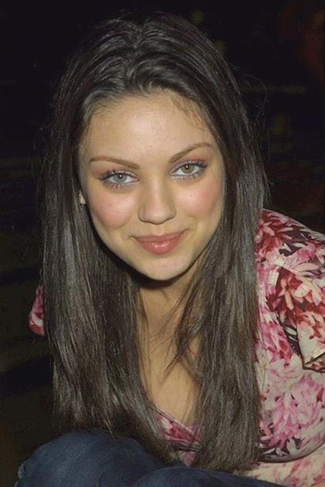 Mila Kunis Face Shape, Mika Kunis Aesthetic, Mila Kunis Selfie Picture, Mila Kunis Side Profile, Mila Kunis That 70s Show, Mila Kunis 2000s, Mila Kunis Selfie, Mila Kunis Icons, Mila Kunis 90s