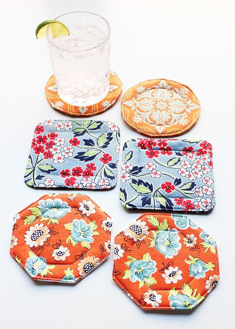 Quilted Coasters, Fabric Crafts Diy, Patchwork Fashion, Coaster Crafts, Sewing To Sell, Sewing Machine Projects, Scrap Fabric Projects, Cute Styles, Fabric Coasters